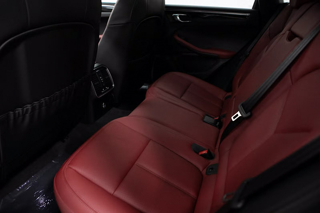 Thumbnail: 2025 Porsche Macan - 11