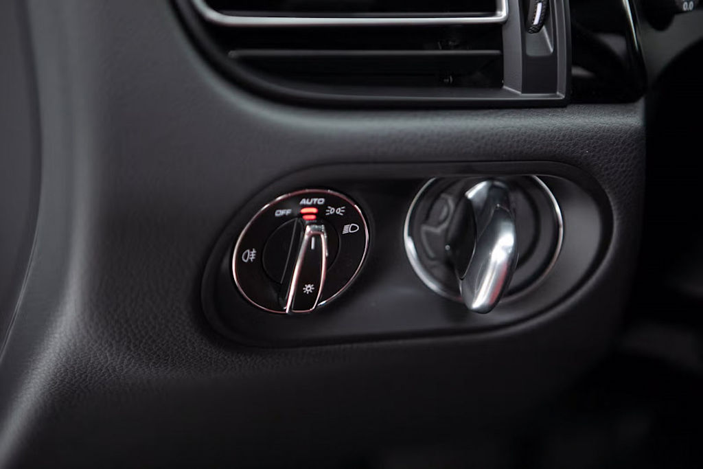 Thumbnail: 2025 Porsche Macan - 23