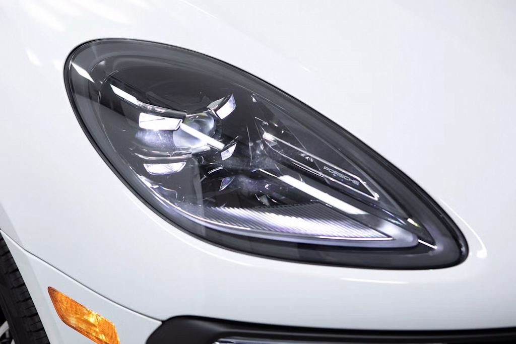 Thumbnail: 2025 Porsche Macan - 33