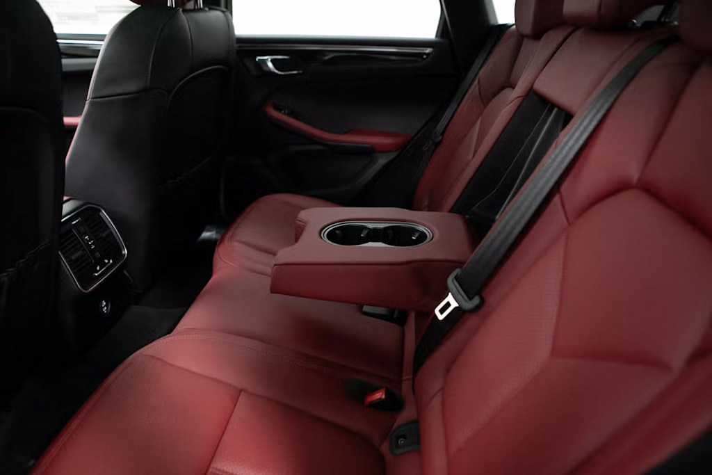 Thumbnail: 2025 Porsche Macan - 29