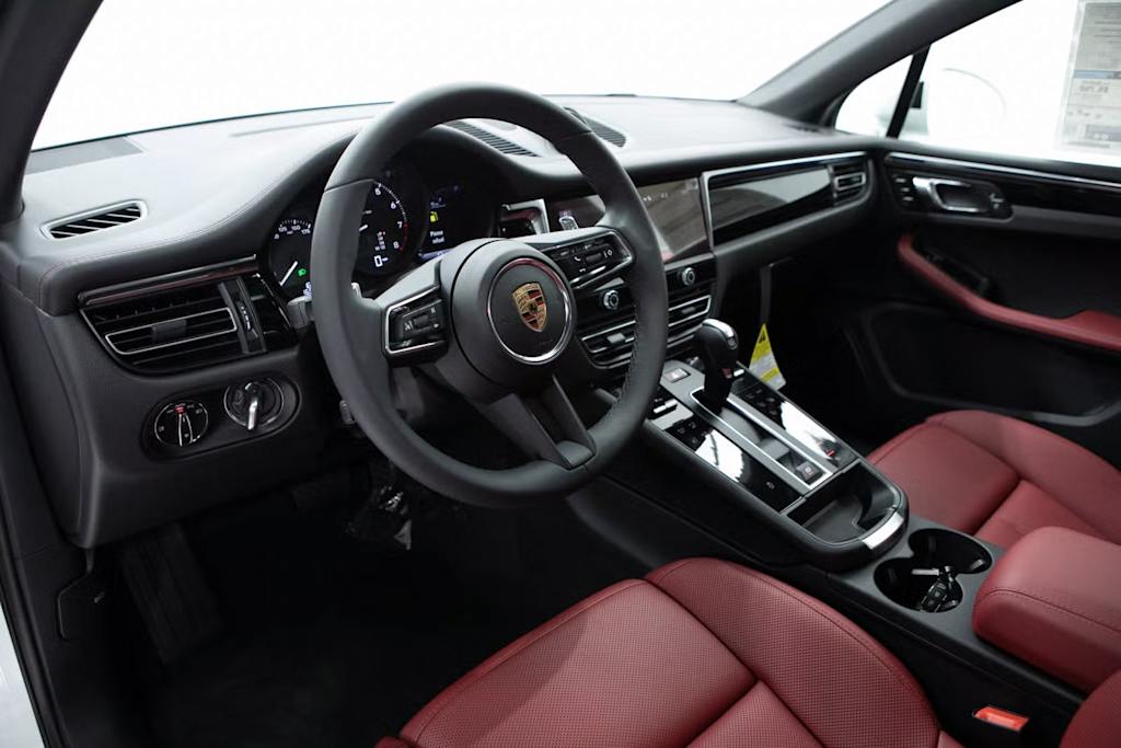 Thumbnail: 2025 Porsche Macan - 2