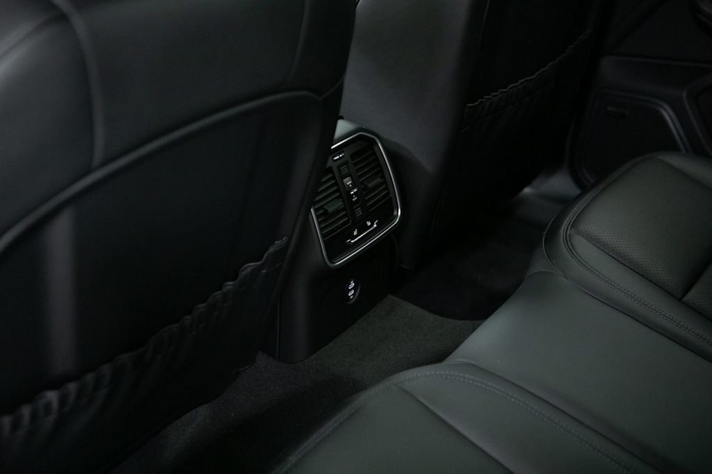 Thumbnail: 2026 Porsche Macan - 29