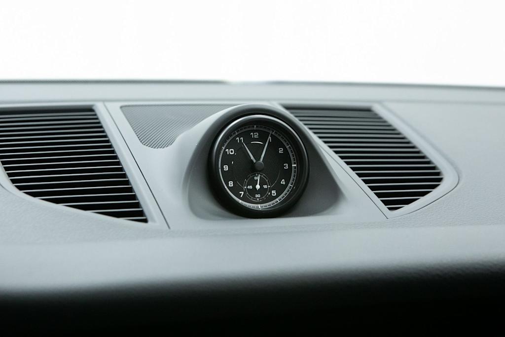 Thumbnail: 2026 Porsche Macan - 27