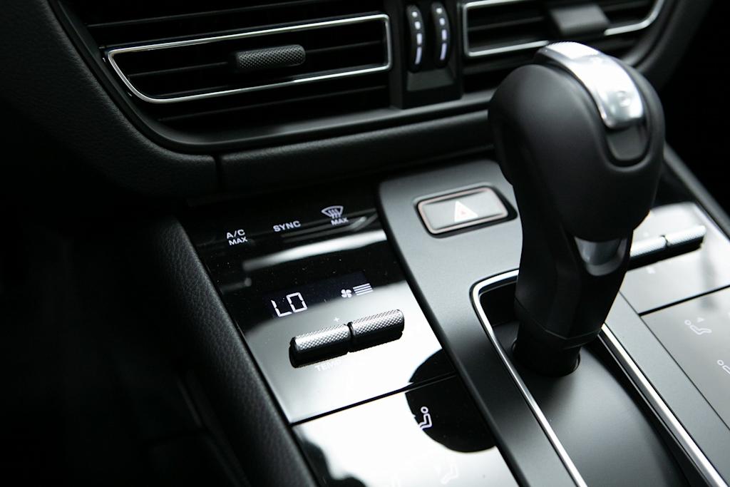 Thumbnail: 2026 Porsche Macan - 24