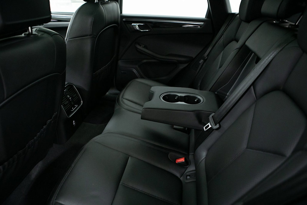 Thumbnail: 2026 Porsche Macan - 30