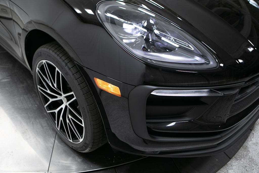 Thumbnail: 2026 Porsche Macan - 6