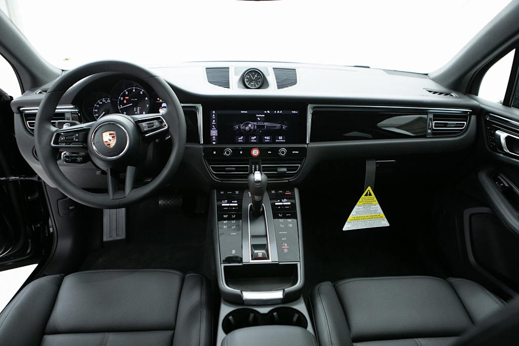 Thumbnail: 2026 Porsche Macan - 8