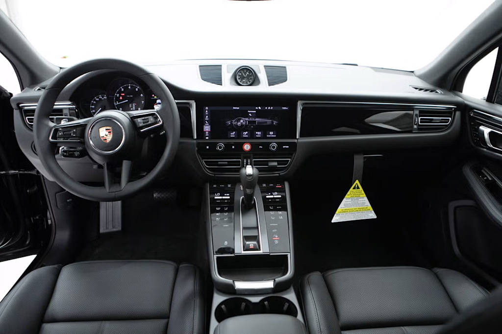 Thumbnail: 2026 Porsche Macan - 8