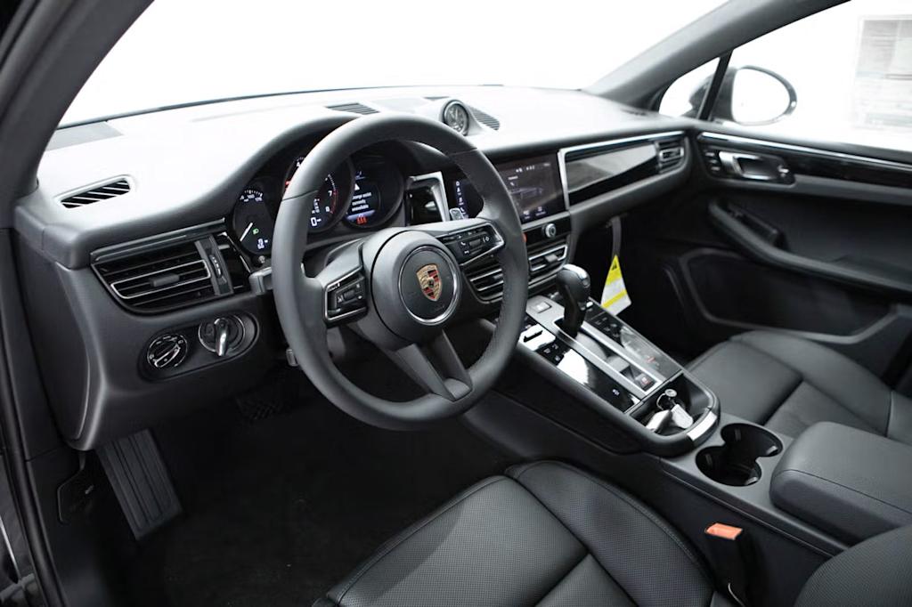 Thumbnail: 2026 Porsche Macan - 2