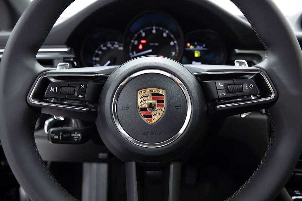 Thumbnail: 2026 Porsche Macan - 19