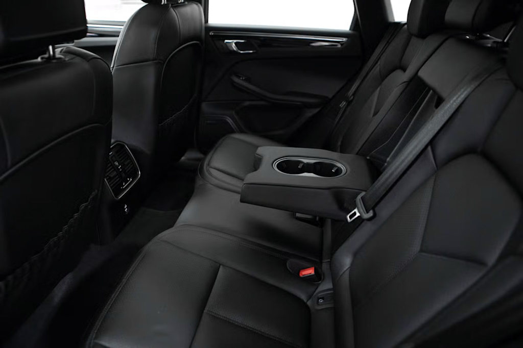 Thumbnail: 2026 Porsche Macan - 35