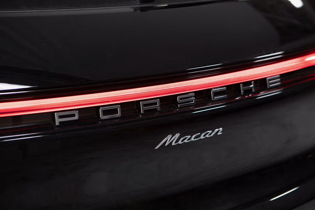 Thumbnail: 2026 Porsche Macan - 22