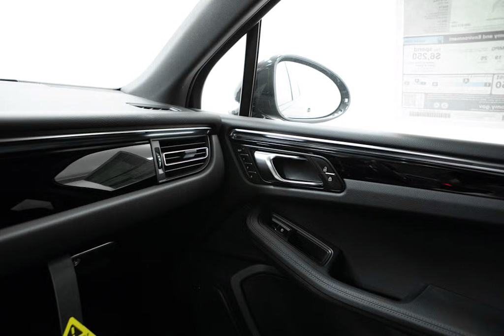 Thumbnail: 2026 Porsche Macan - 34