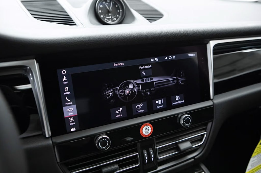 Thumbnail: 2026 Porsche Macan - 12