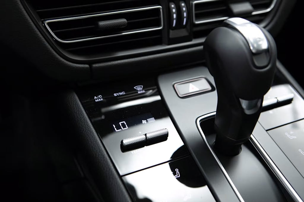 Thumbnail: 2026 Porsche Macan - 13