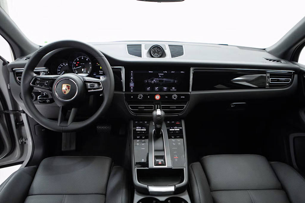 Thumbnail: 2026 Porsche Macan - 7