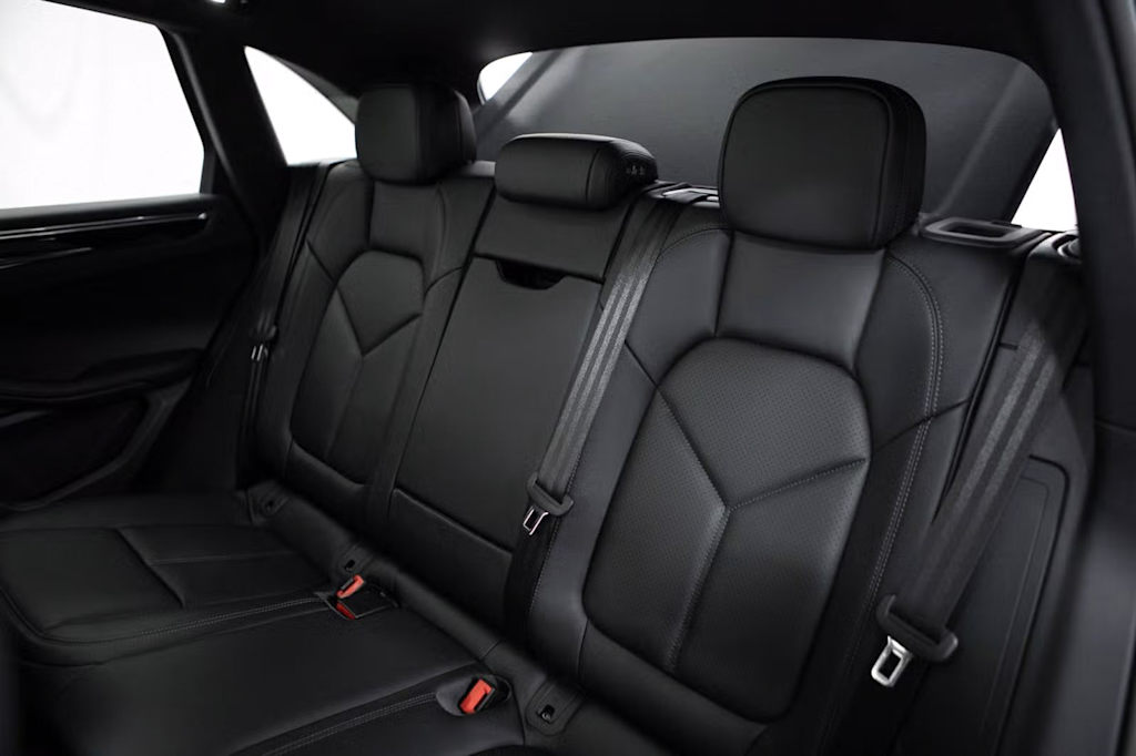Thumbnail: 2026 Porsche Macan - 36
