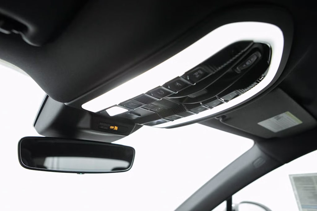 Thumbnail: 2026 Porsche Macan - 35