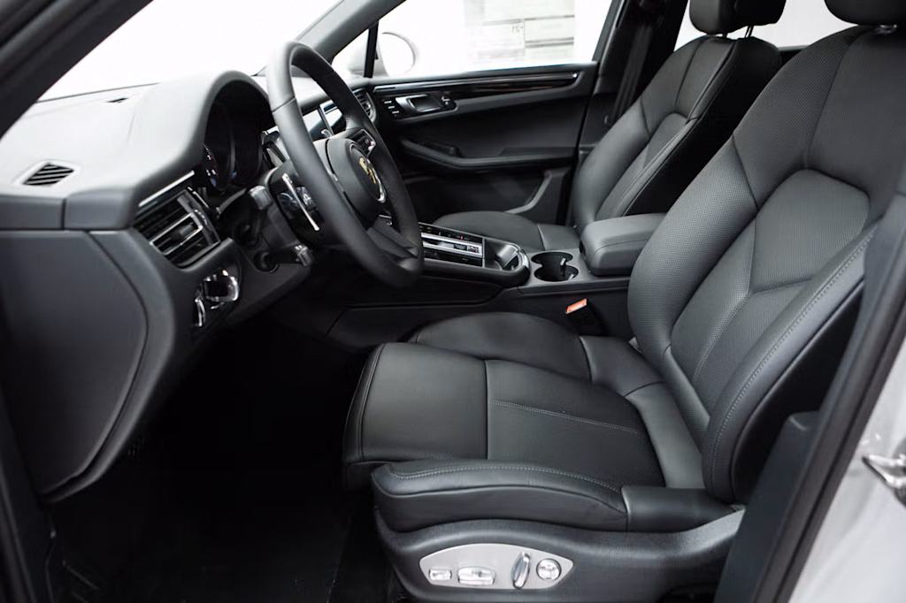 Thumbnail: 2026 Porsche Macan - 9