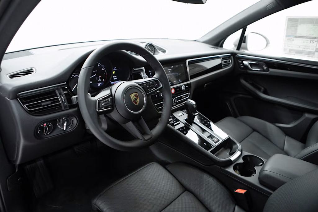 Thumbnail: 2026 Porsche Macan - 2