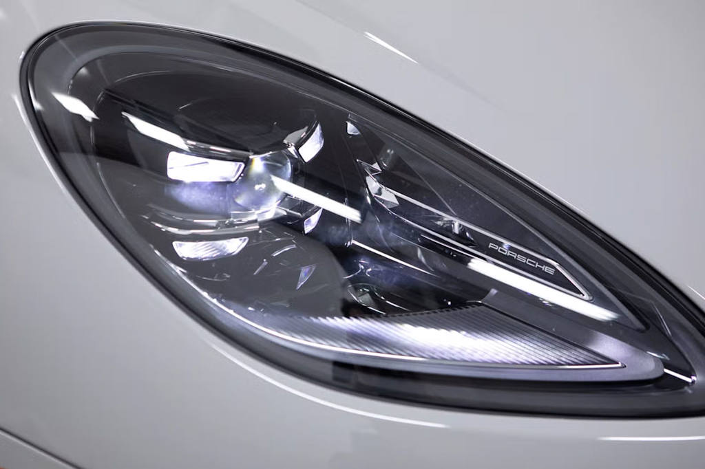 Thumbnail: 2026 Porsche Macan - 20