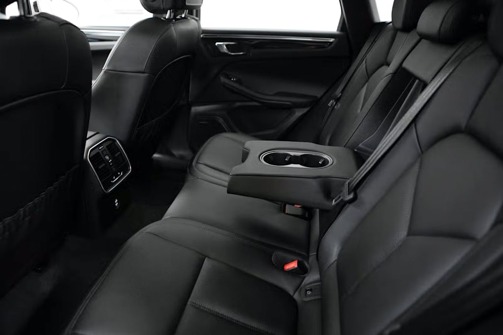 Thumbnail: 2026 Porsche Macan - 10