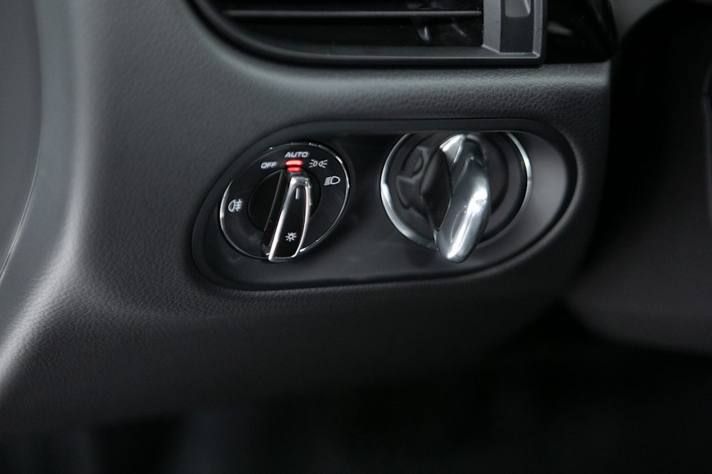 Thumbnail: 2026 Porsche Macan - 24