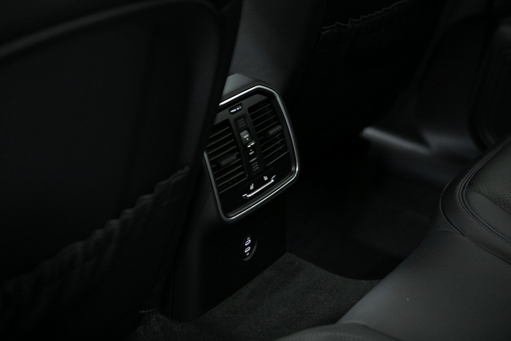 Thumbnail: 2026 Porsche Macan - 29