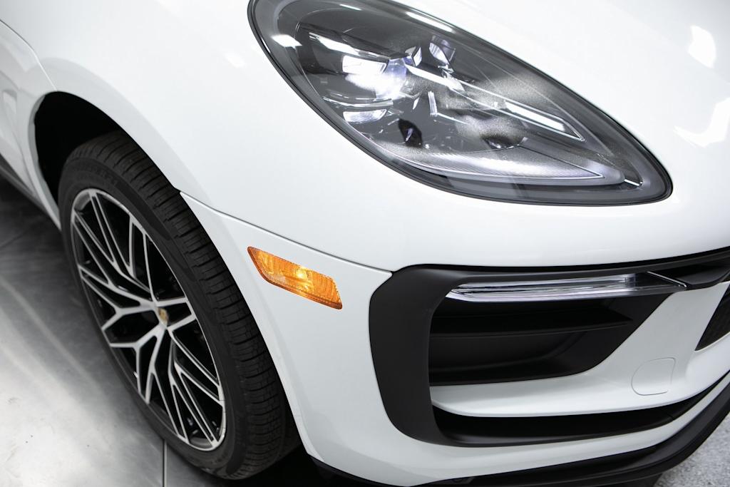 Thumbnail: 2026 Porsche Macan - 4