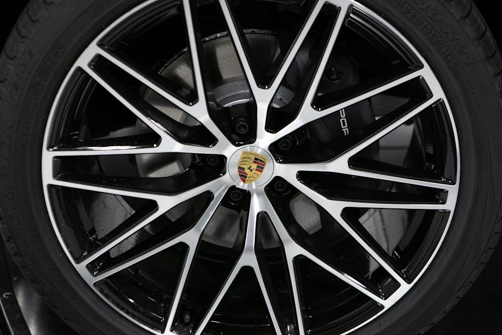 Thumbnail: 2026 Porsche Macan - 5