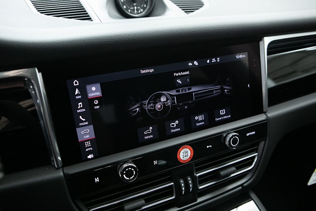 Thumbnail: 2026 Porsche Macan - 12