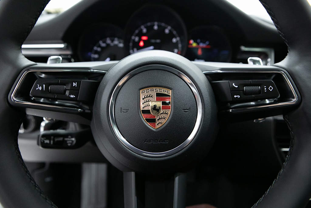 Thumbnail: 2026 Porsche Macan - 10