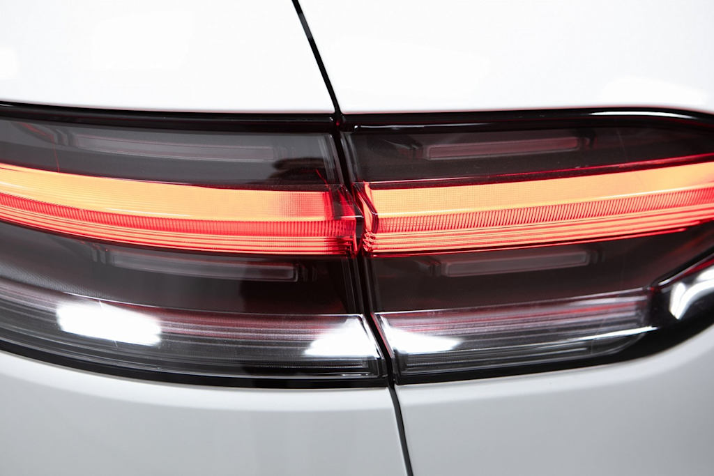 Thumbnail: 2026 Porsche Macan - 35