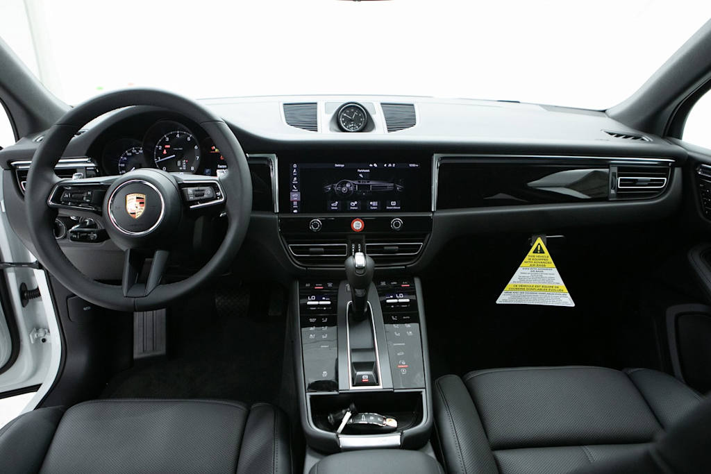 Thumbnail: 2026 Porsche Macan - 6