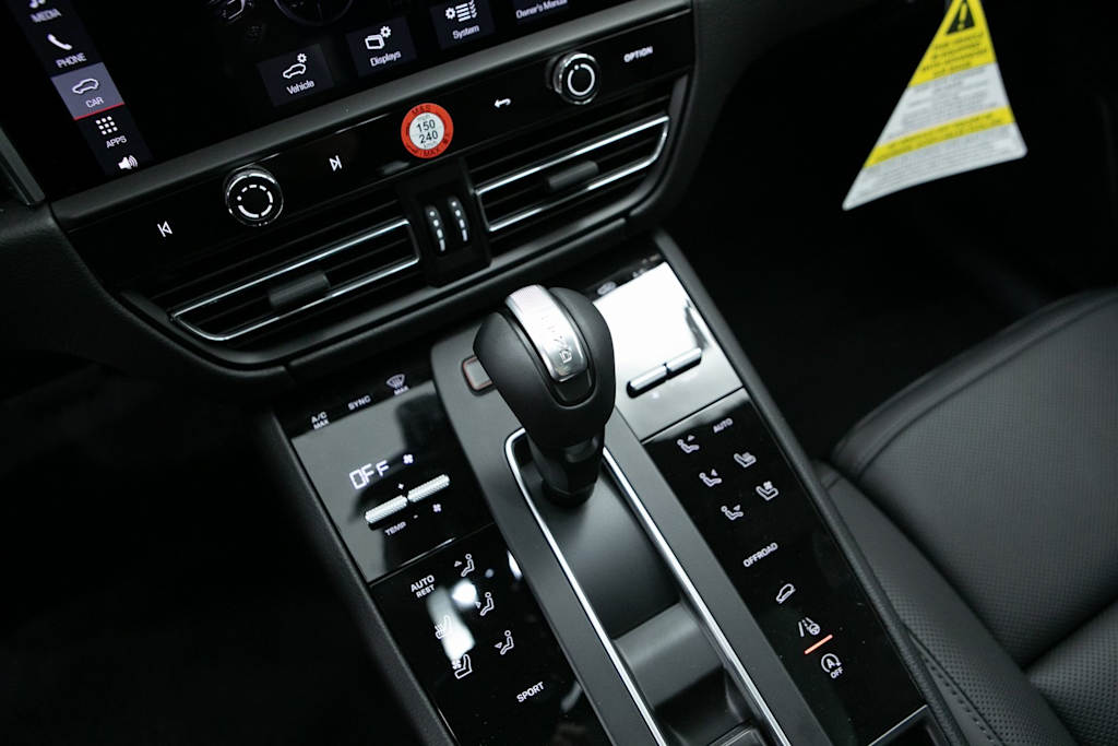 Thumbnail: 2026 Porsche Macan - 13