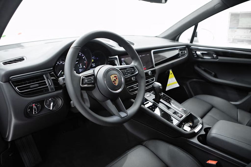 Thumbnail: 2026 Porsche Macan - 2