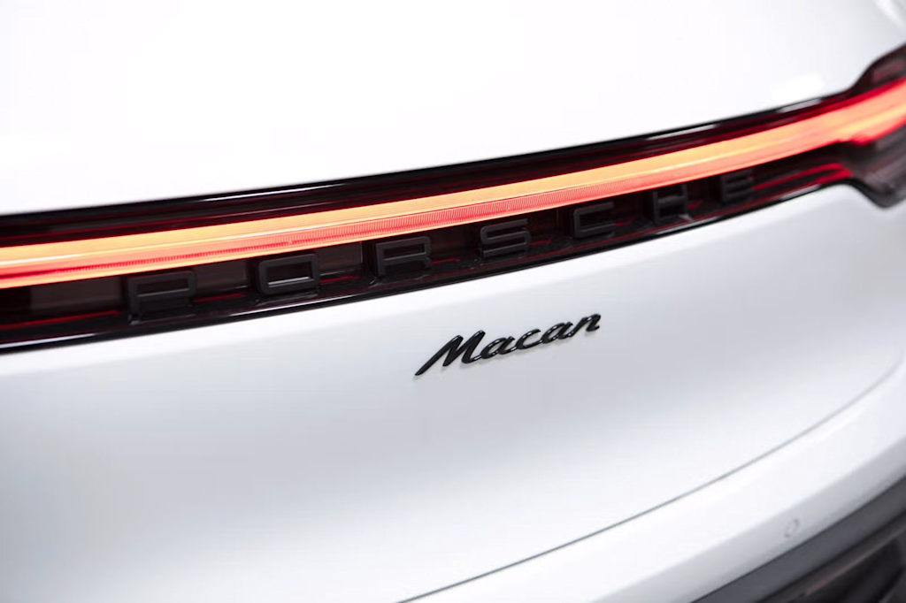 Thumbnail: 2026 Porsche Macan - 21