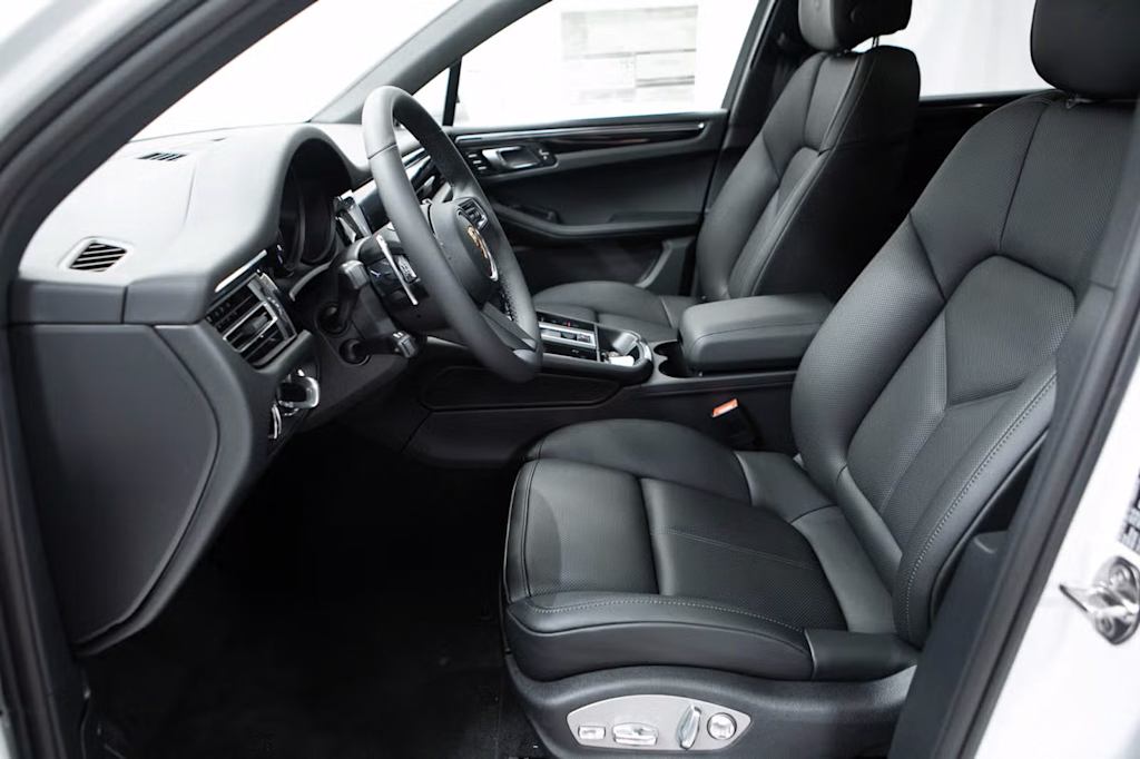 Thumbnail: 2026 Porsche Macan - 9