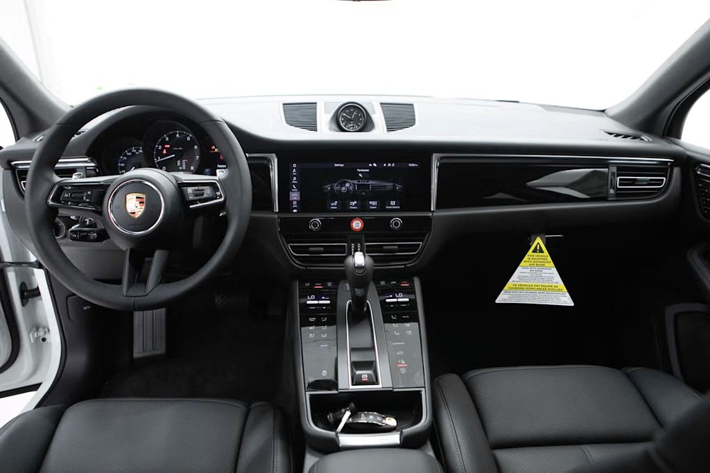 Thumbnail: 2026 Porsche Macan - 7