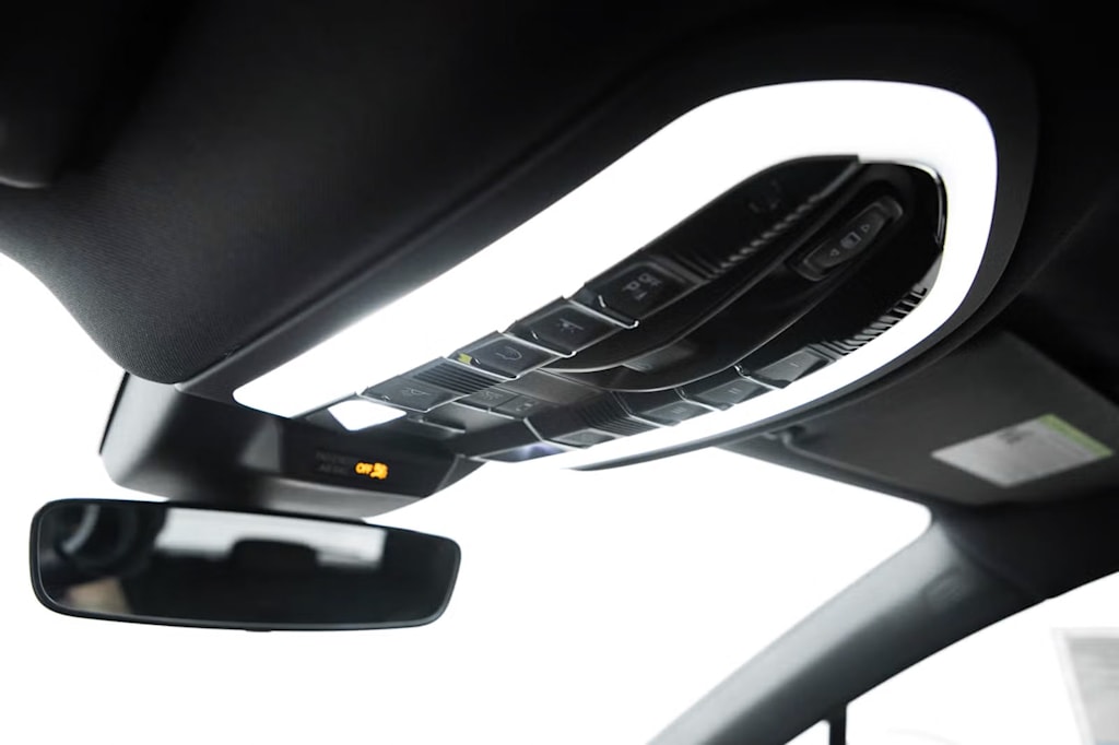 Thumbnail: 2026 Porsche Macan - 31