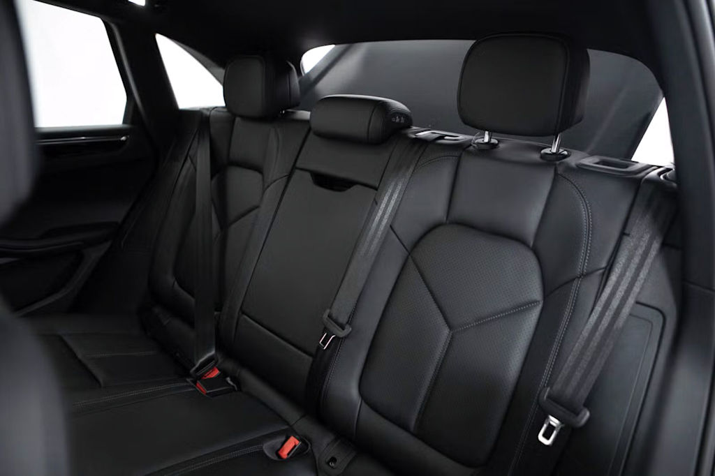 Thumbnail: 2026 Porsche Macan - 36