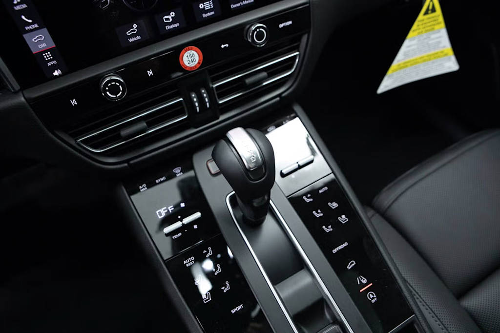 Thumbnail: 2026 Porsche Macan - 13
