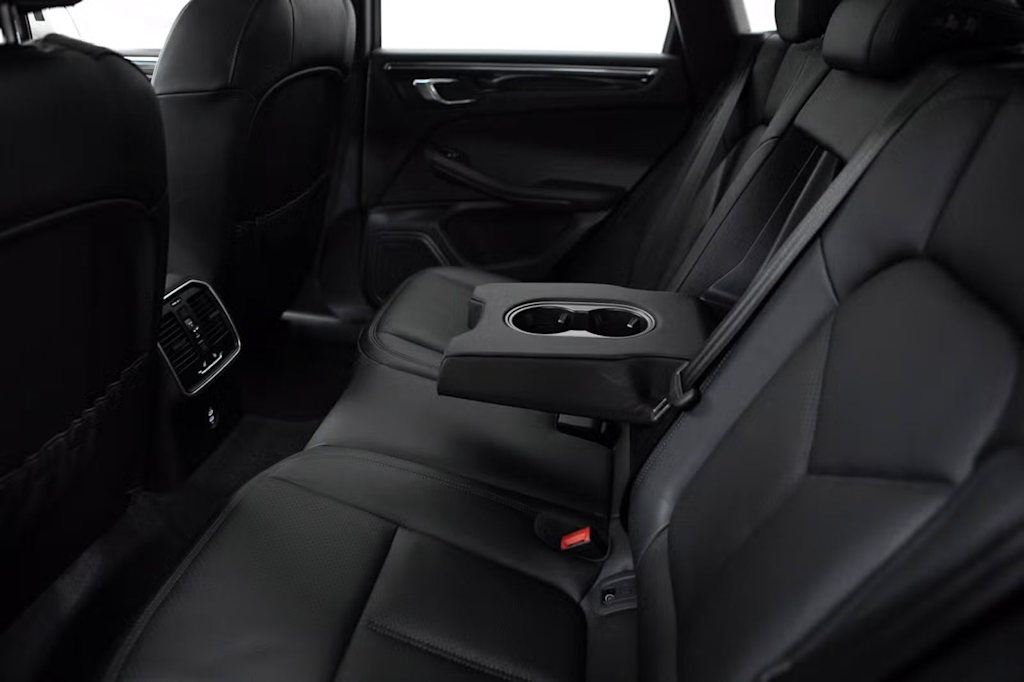 Thumbnail: 2026 Porsche Macan - 37