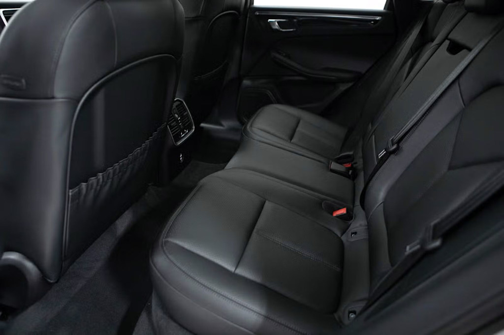 Thumbnail: 2026 Porsche Macan - 10