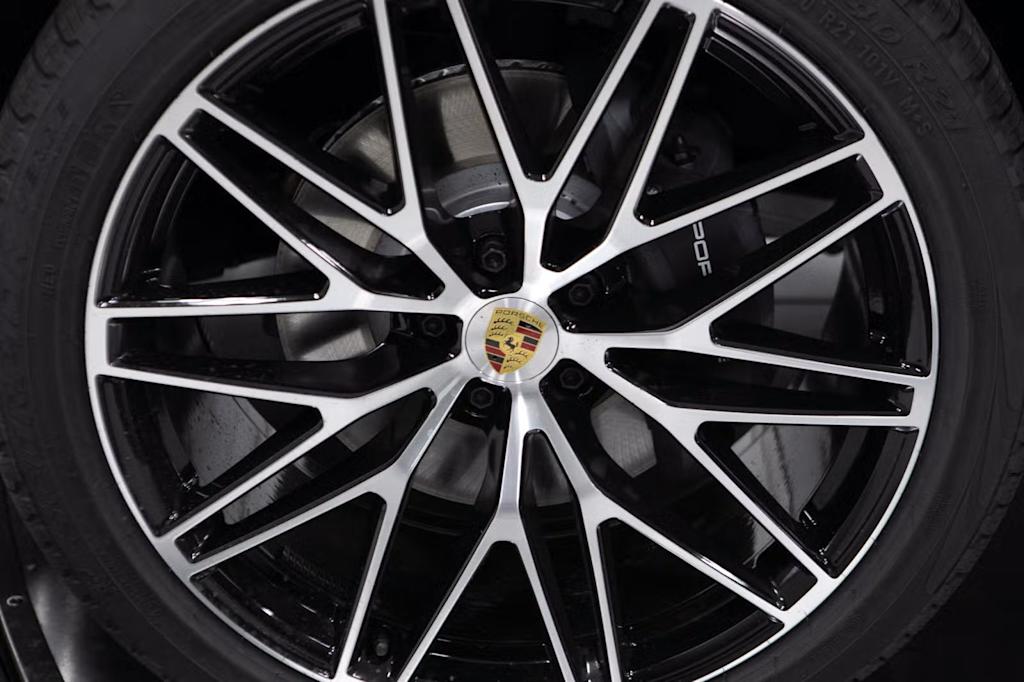 Thumbnail: 2026 Porsche Macan - 6
