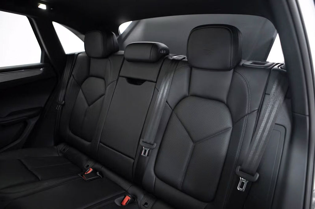 Thumbnail: 2026 Porsche Macan - 37