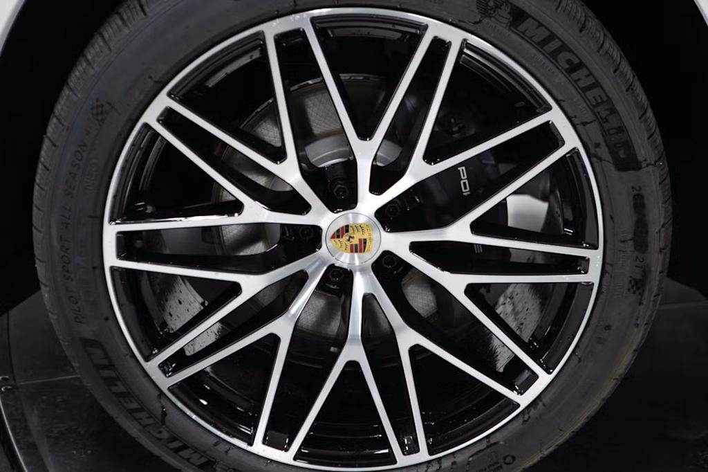Thumbnail: 2026 Porsche Macan - 5