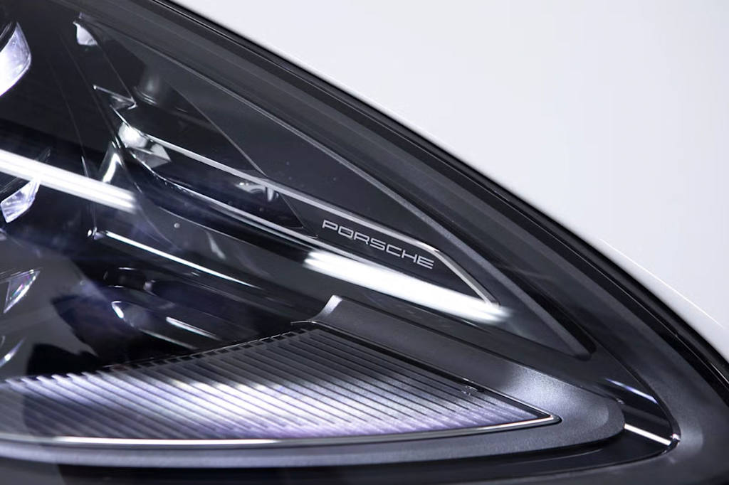 Thumbnail: 2026 Porsche Macan - 20