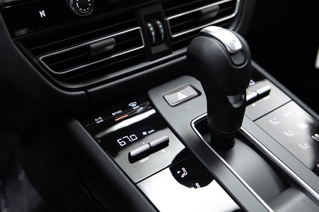 Thumbnail: 2026 Porsche Macan - 12