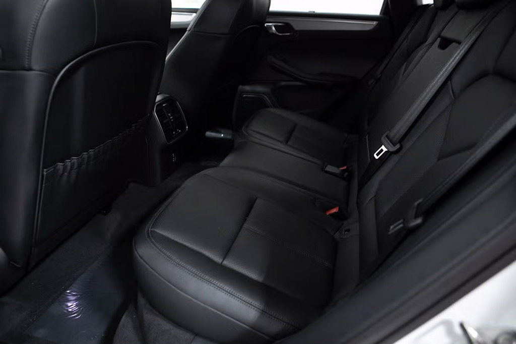 Thumbnail: 2026 Porsche Macan - 9